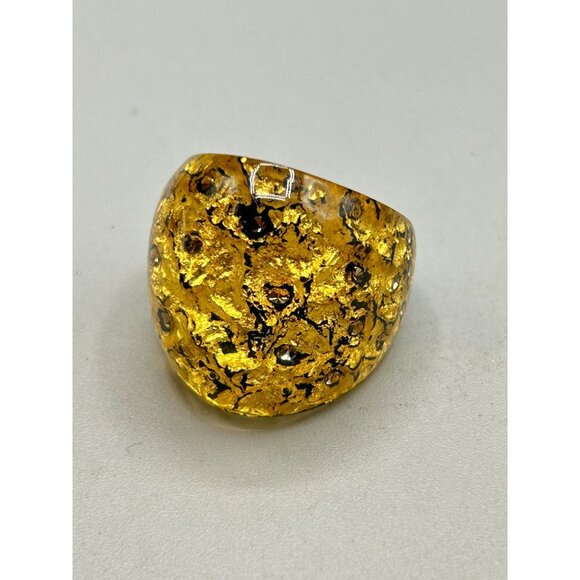 Chunky Lucite Plastic Ring Size 7.5 Big Bold Gold Flaked Domed Clear Black Color - Picture 5 of 8